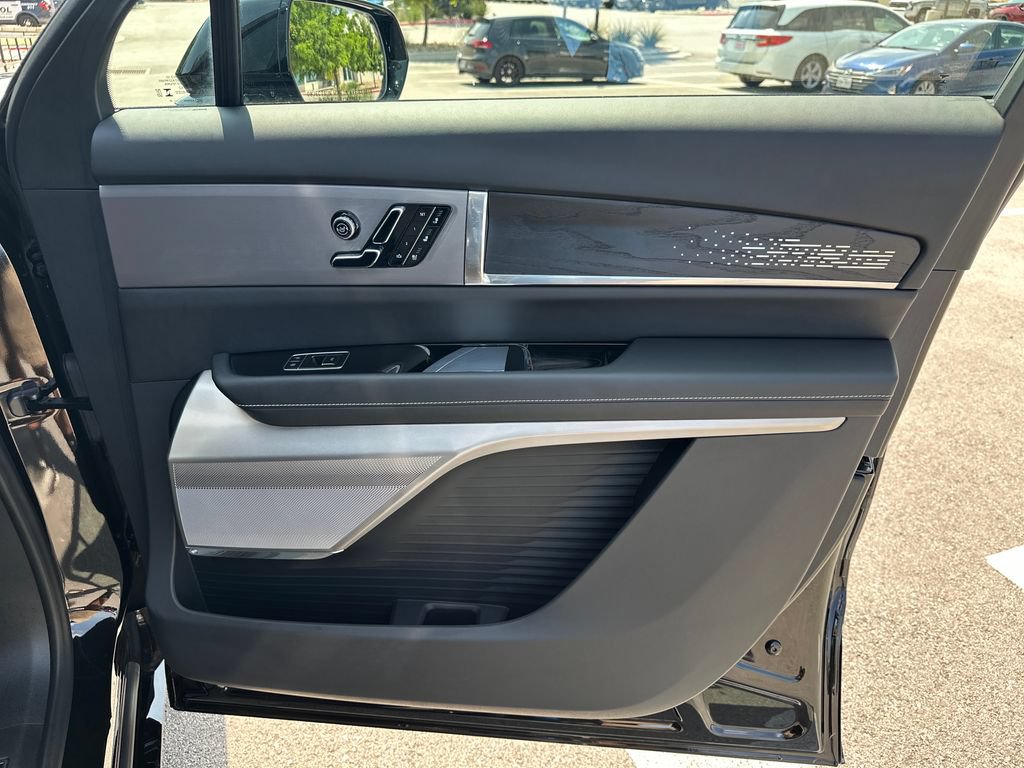 Used 2026 Cadillac Vistiq Platinum w/ LPO, Floor Liner Package AWD/4WD image 37
