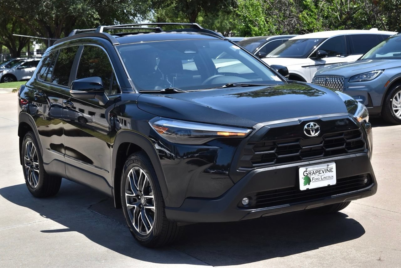 Used 2026 Toyota Corolla Cross XLE w/ Convenience Package FWD image 4