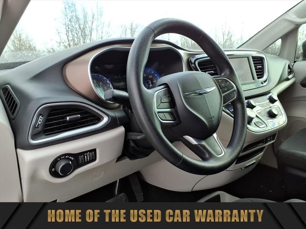 Used 2019 Chrysler Pacifica LX image 16