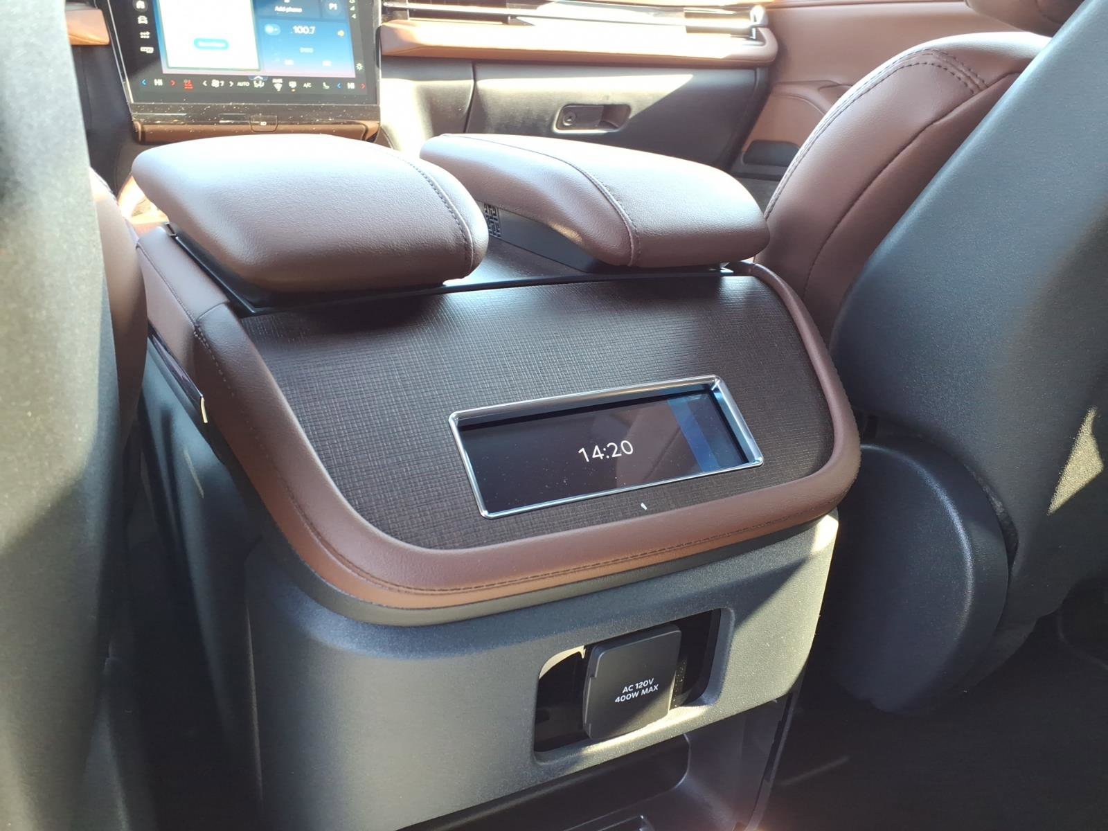 New 2026 Lincoln Navigator L Reserve AWD/4WD image 7