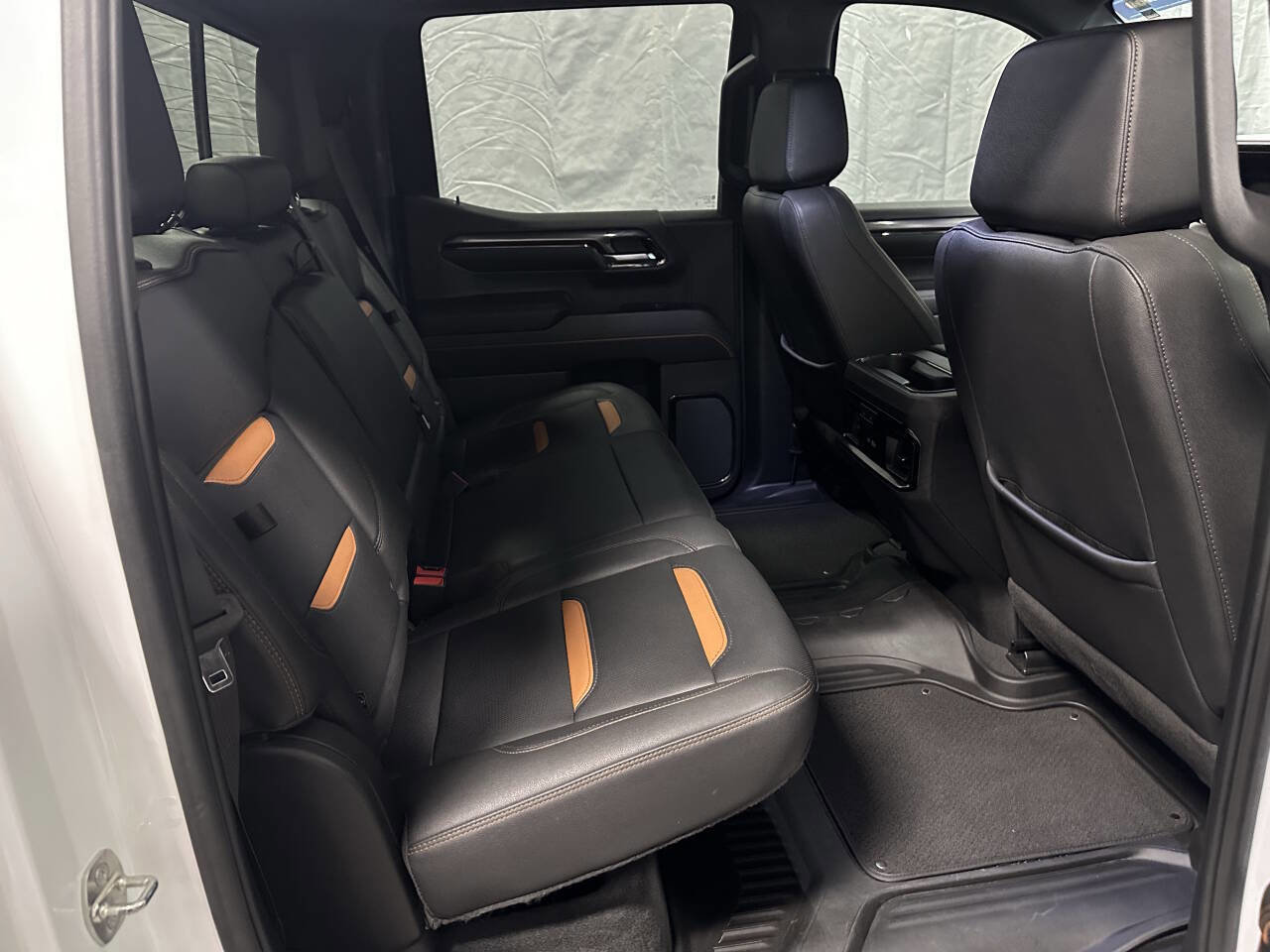 Used 2024 GMC Sierra 1500 AT4 w/ Technology Package image 8