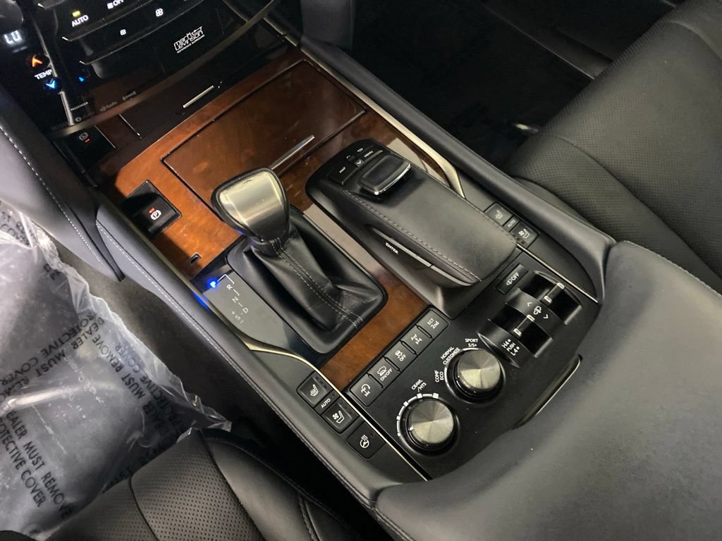 Used 2021 Lexus LX 570 4WD w/ Luxury Package image 23