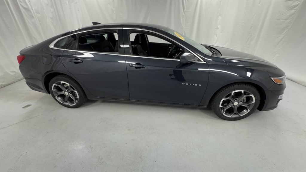 Used 2023 Chevrolet Malibu LT FWD image 2