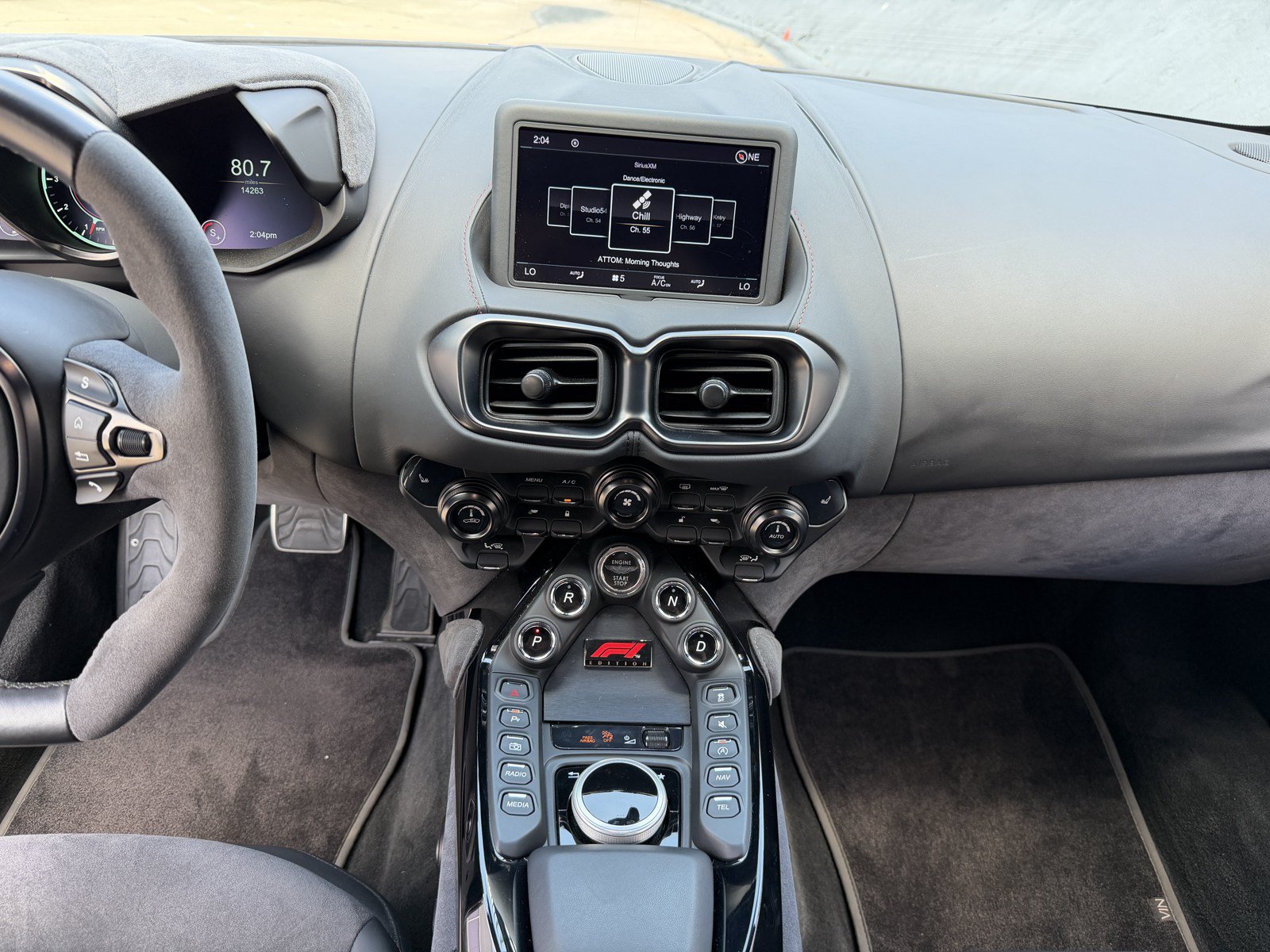 Used 2022 Aston Martin V8 Vantage Coupe RWD image 10