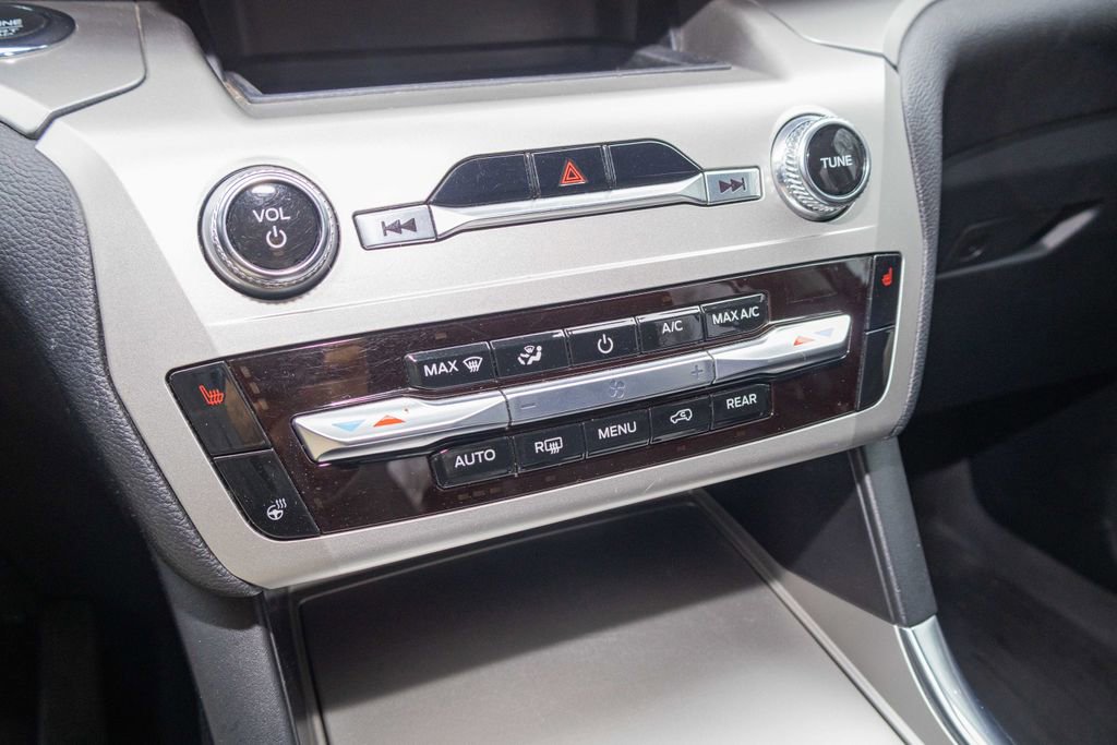 Used 2021 Ford Explorer XLT w/ Equipment Group 202A image 21