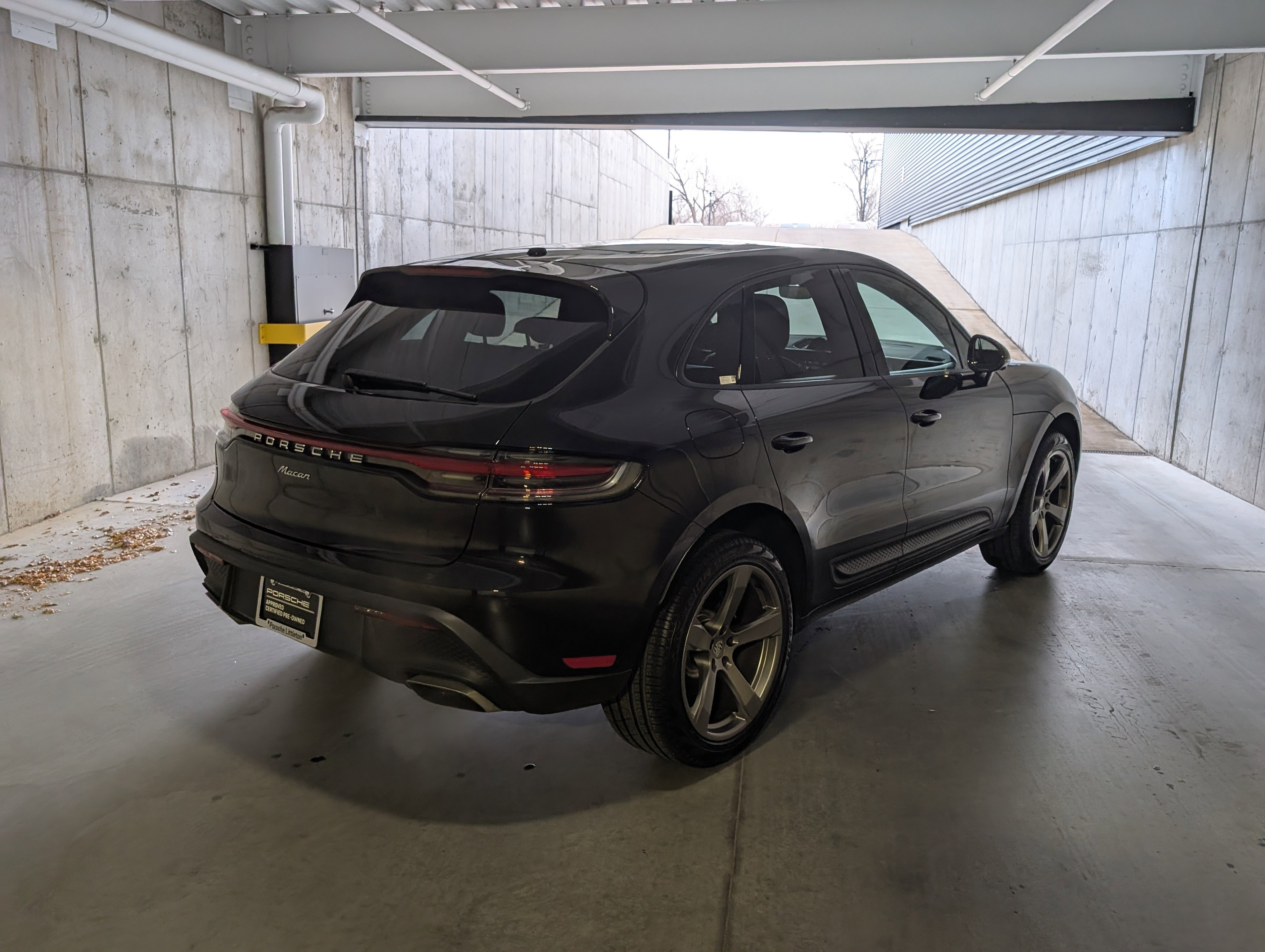 Used 2025 Porsche Macan image 9