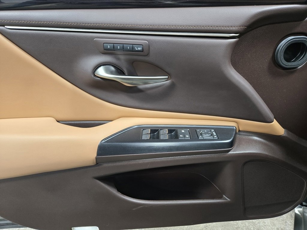 Used 2021 Lexus ES 350 w/ Premium Package image 8