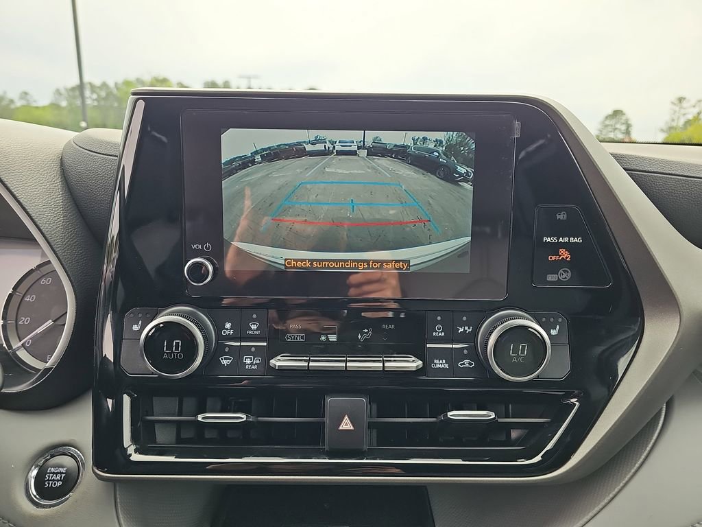 Used 2023 Toyota Highlander XLE FWD image 29