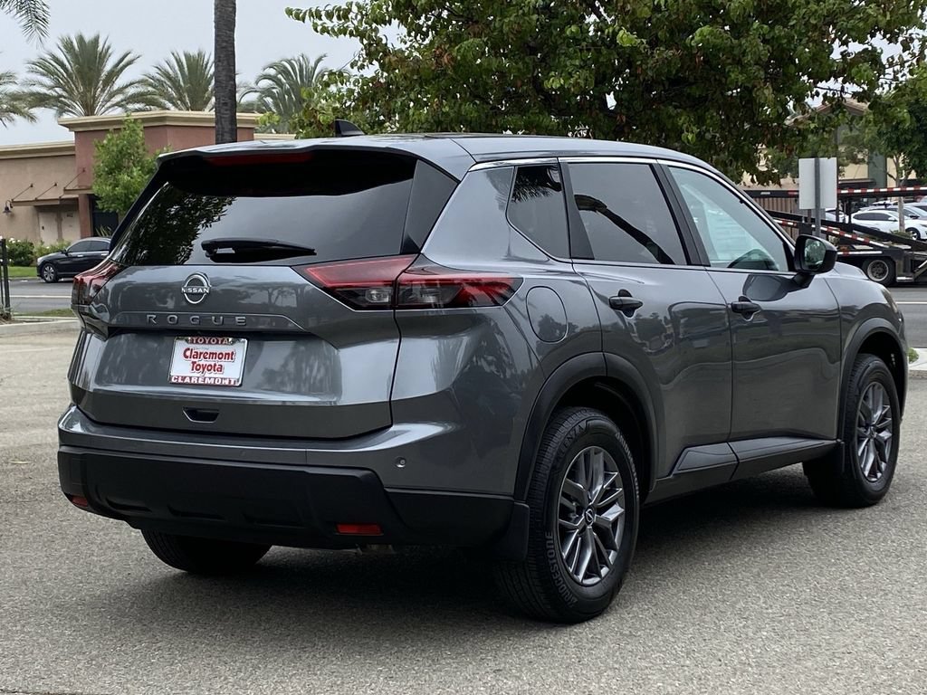 Used 2025 Nissan Rogue S FWD image 42