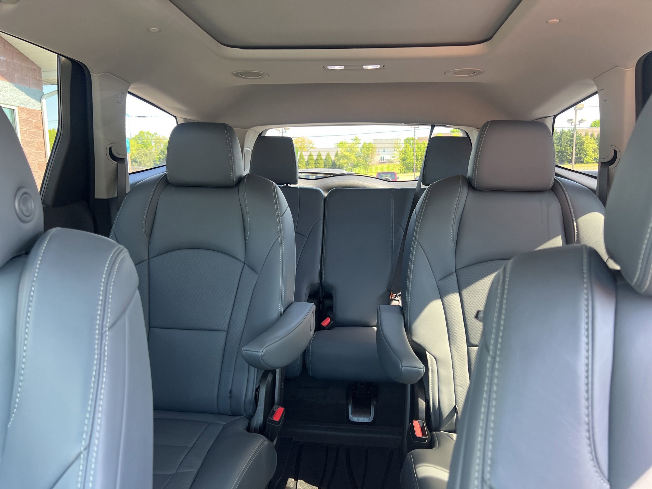 Used 2021 Buick Enclave Premium w/ Sun and Sites Package AWD/4WD image 25