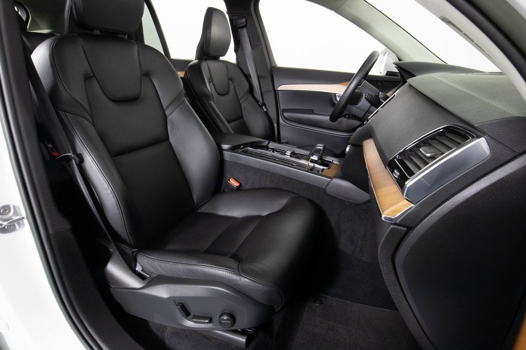Used 2023 Volvo XC90 B6 Plus w/ Protection Package Premier image 20