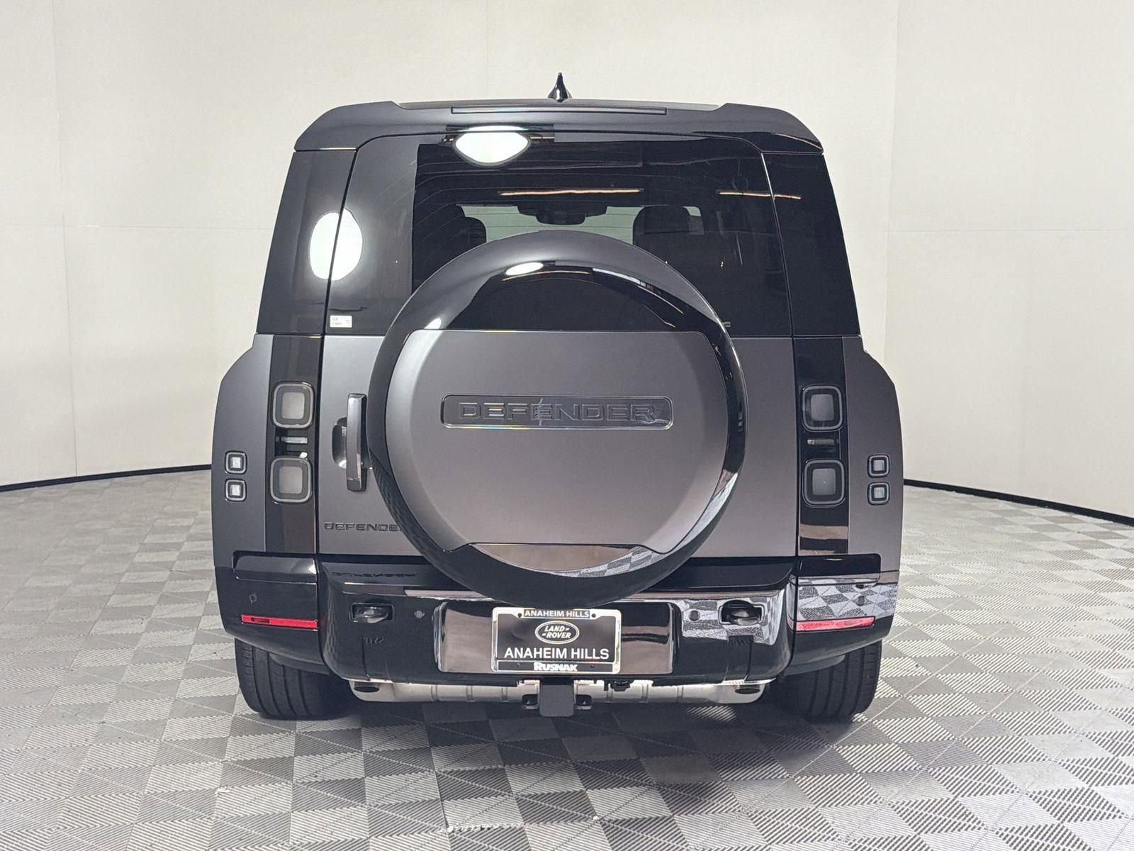 New 2026 Land Rover Defender 130 X-Dynamic SE image 4