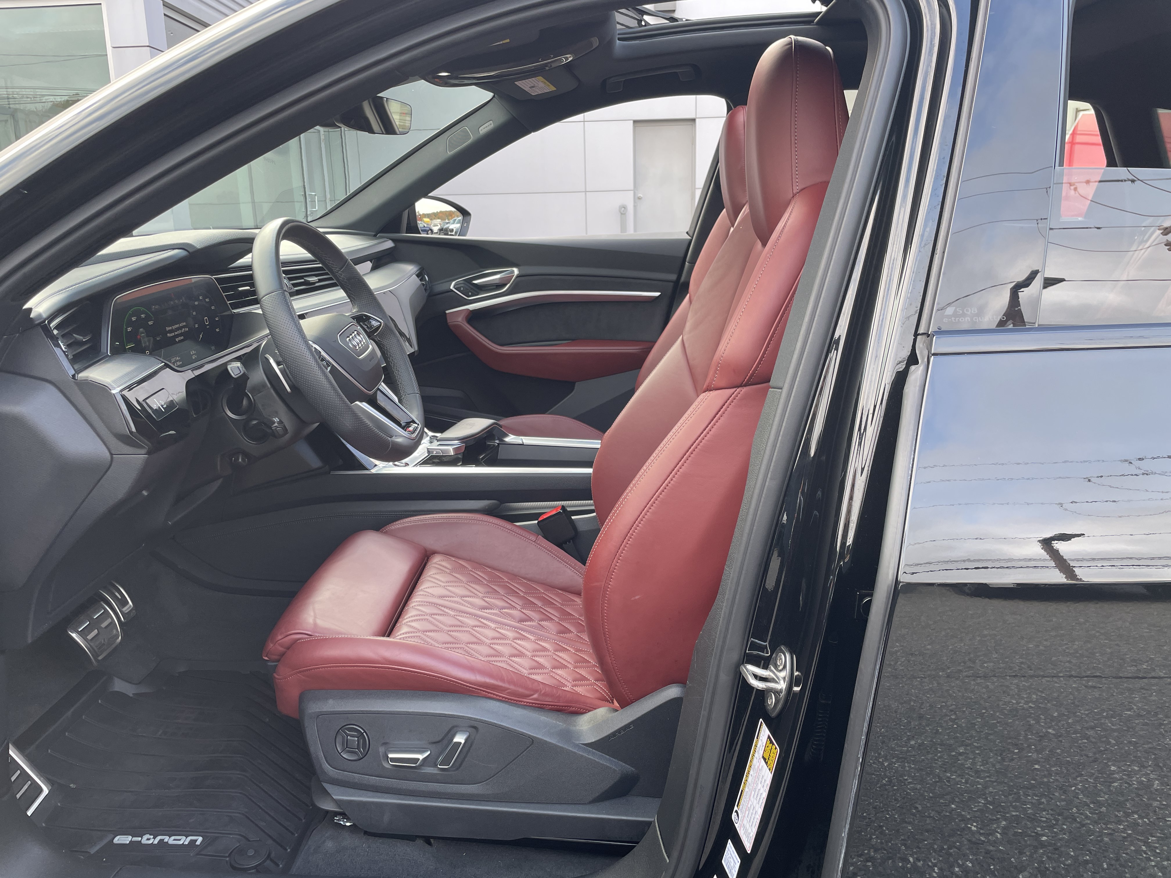 Certified 2024 Audi Q8 e-tron Prestige w/ Prestige Package AWD/4WD image 8