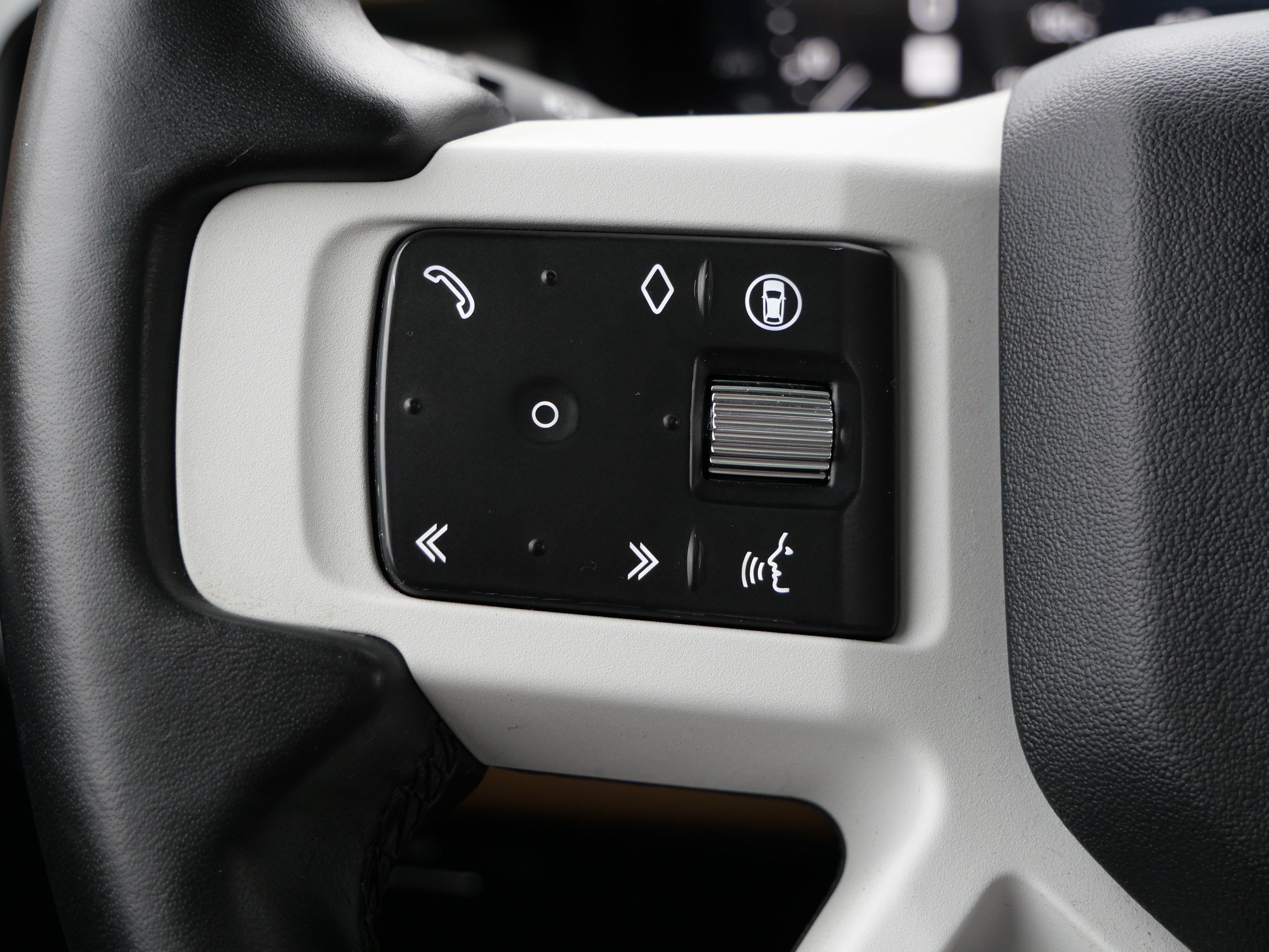 Certified 2025 Land Rover Defender 110 X-Dynamic SE AWD/4WD image 27