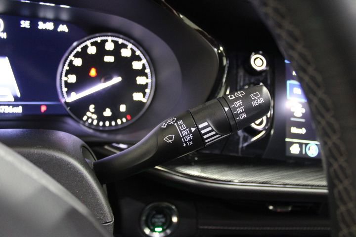 Used 2023 Buick Envision Essence image 39