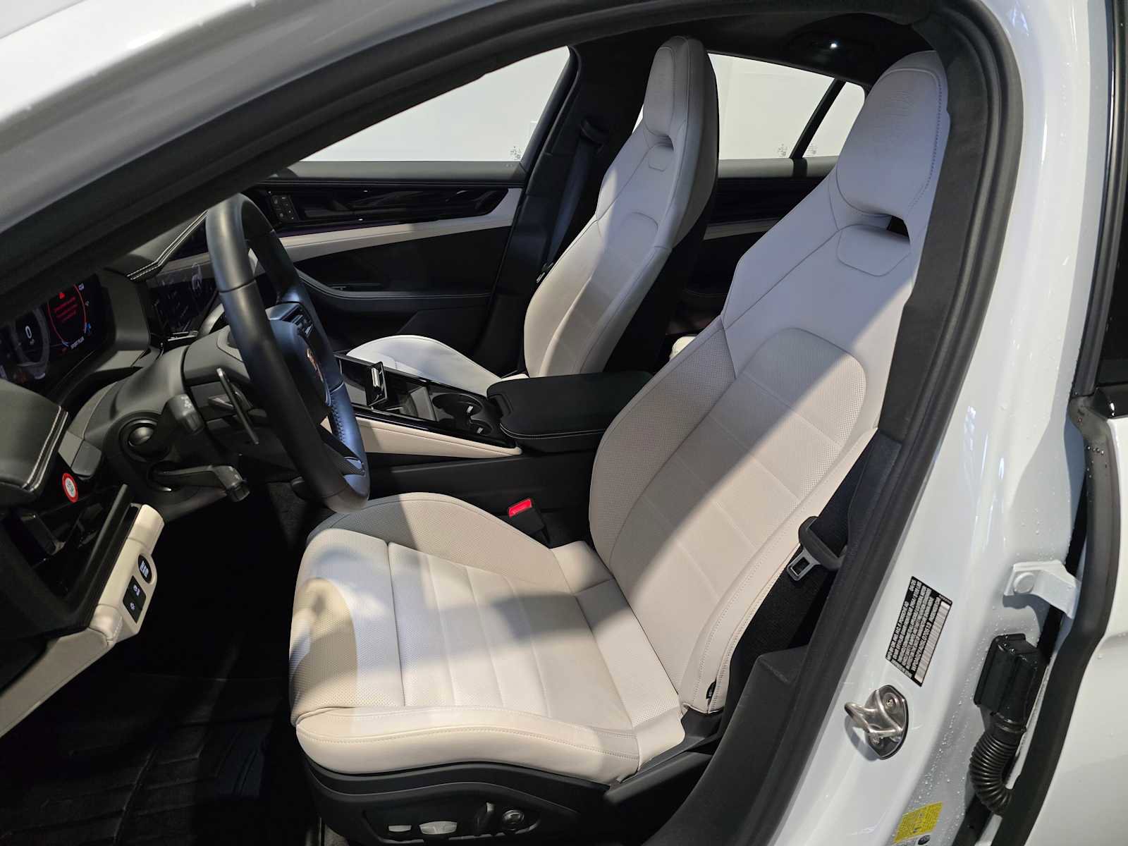 Used 2025 Porsche Panamera GTS image 4