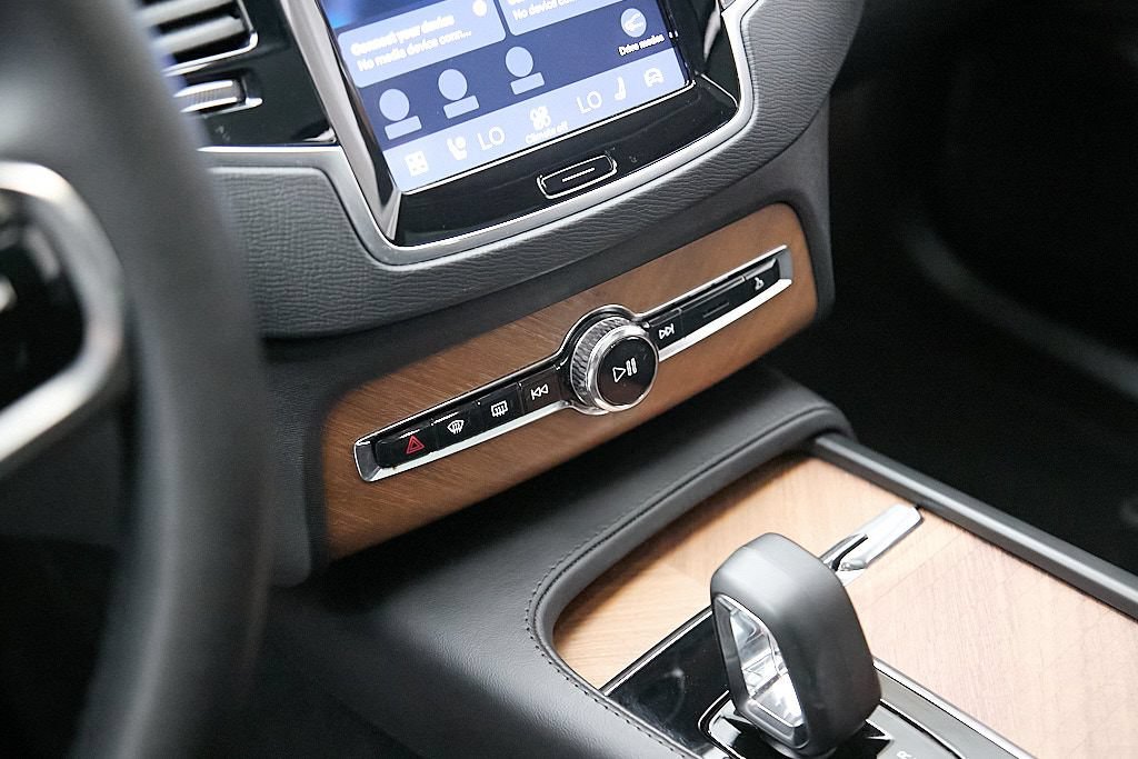 Certified 2024 Volvo XC90 B6 Plus w/ Protection Package Premier AWD/4WD image 15