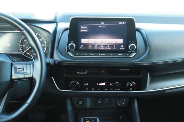 Used 2025 Nissan Rogue SV image 14