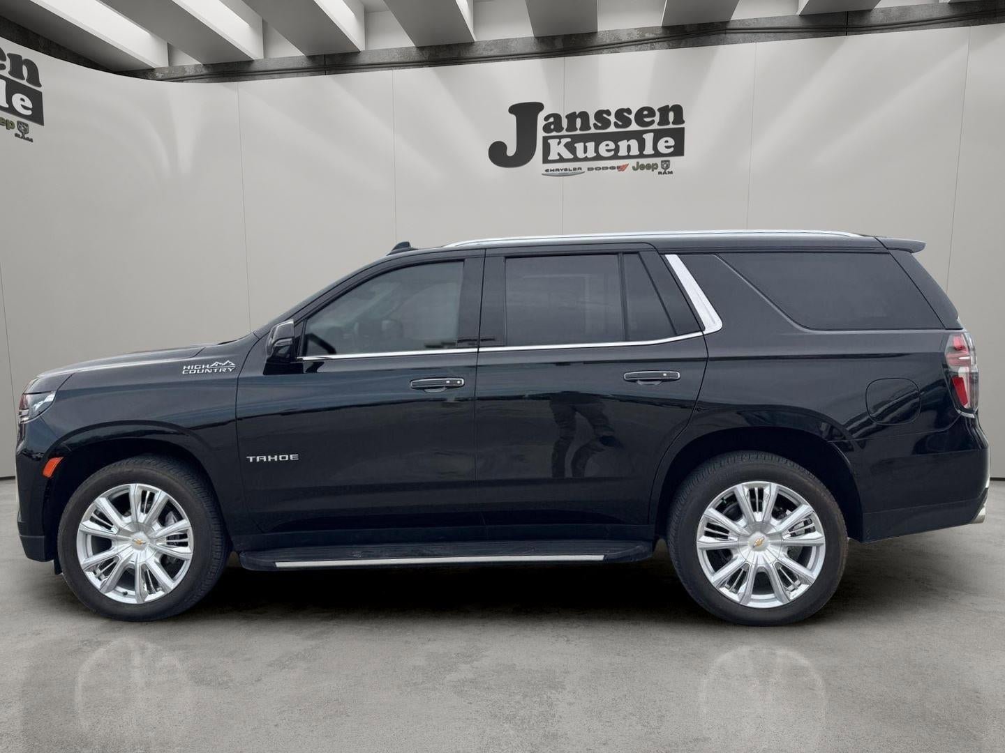 Used 2024 Chevrolet Tahoe High Country AWD/4WD image 1