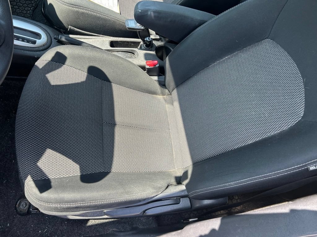 Used 2018 Nissan Versa SV FWD image 11