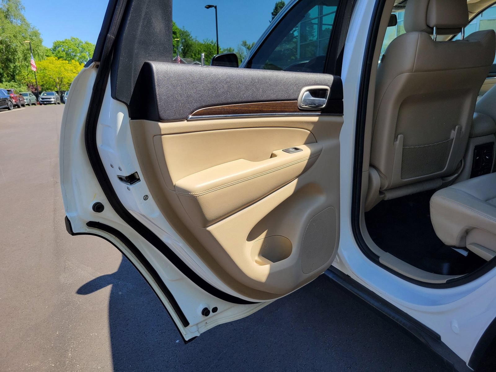 Used 2014 Jeep Grand Cherokee Limited AWD/4WD image 21