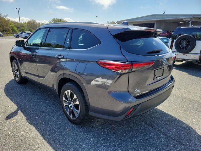 Used 2022 Toyota Highlander XLE image 12