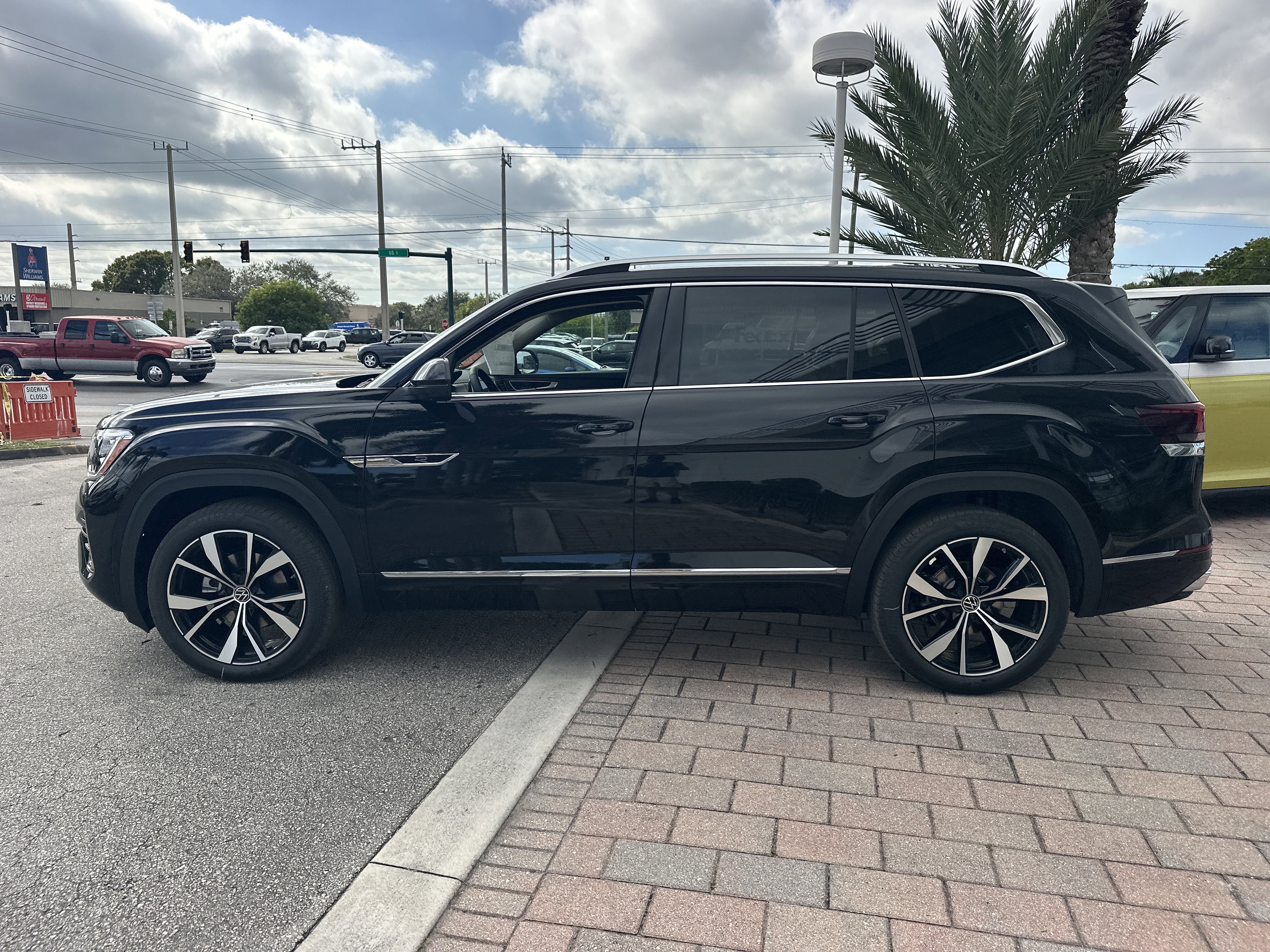 New 2026 Volkswagen Atlas SEL Premium R-Line image 9