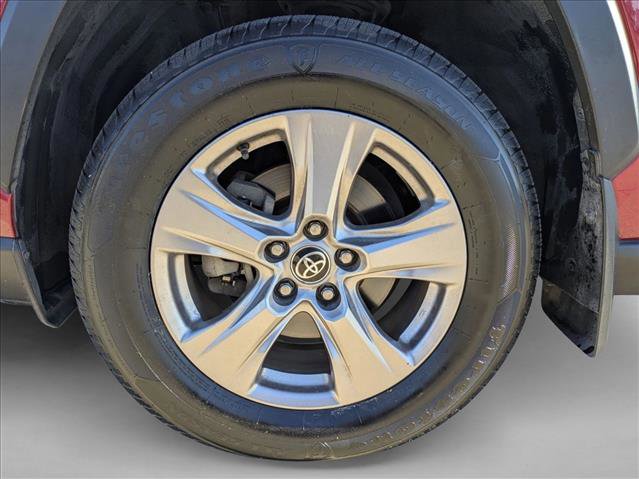 Used 2022 Toyota RAV4 XLE image 24