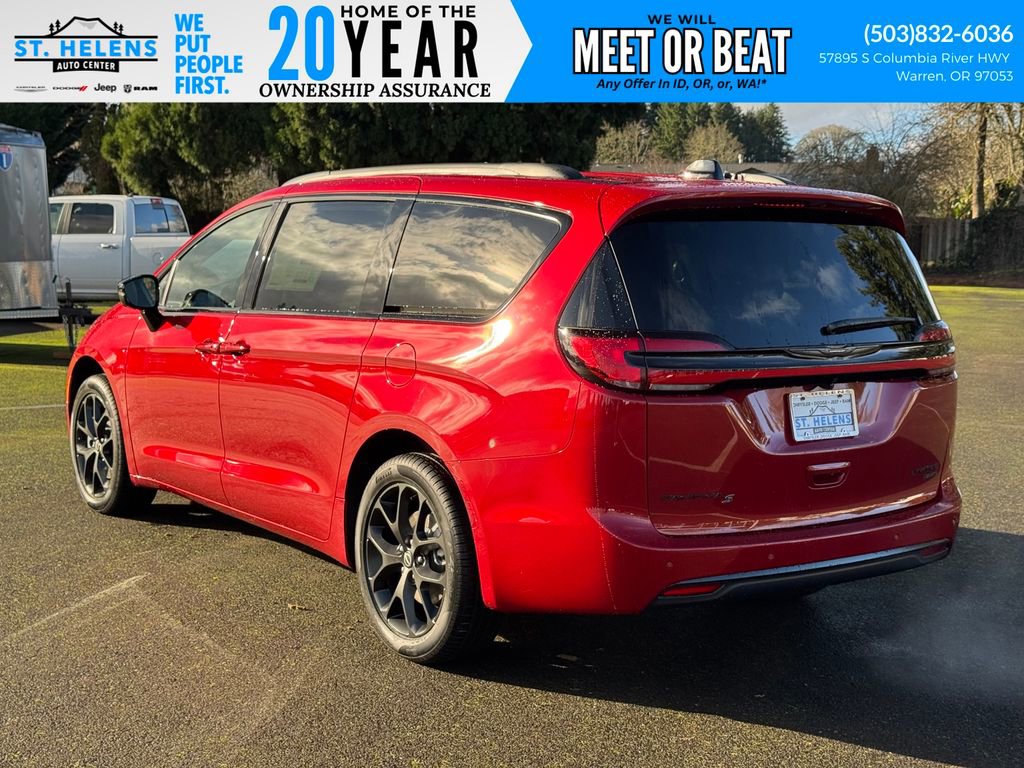 New 2026 Chrysler Pacifica Limited image 4