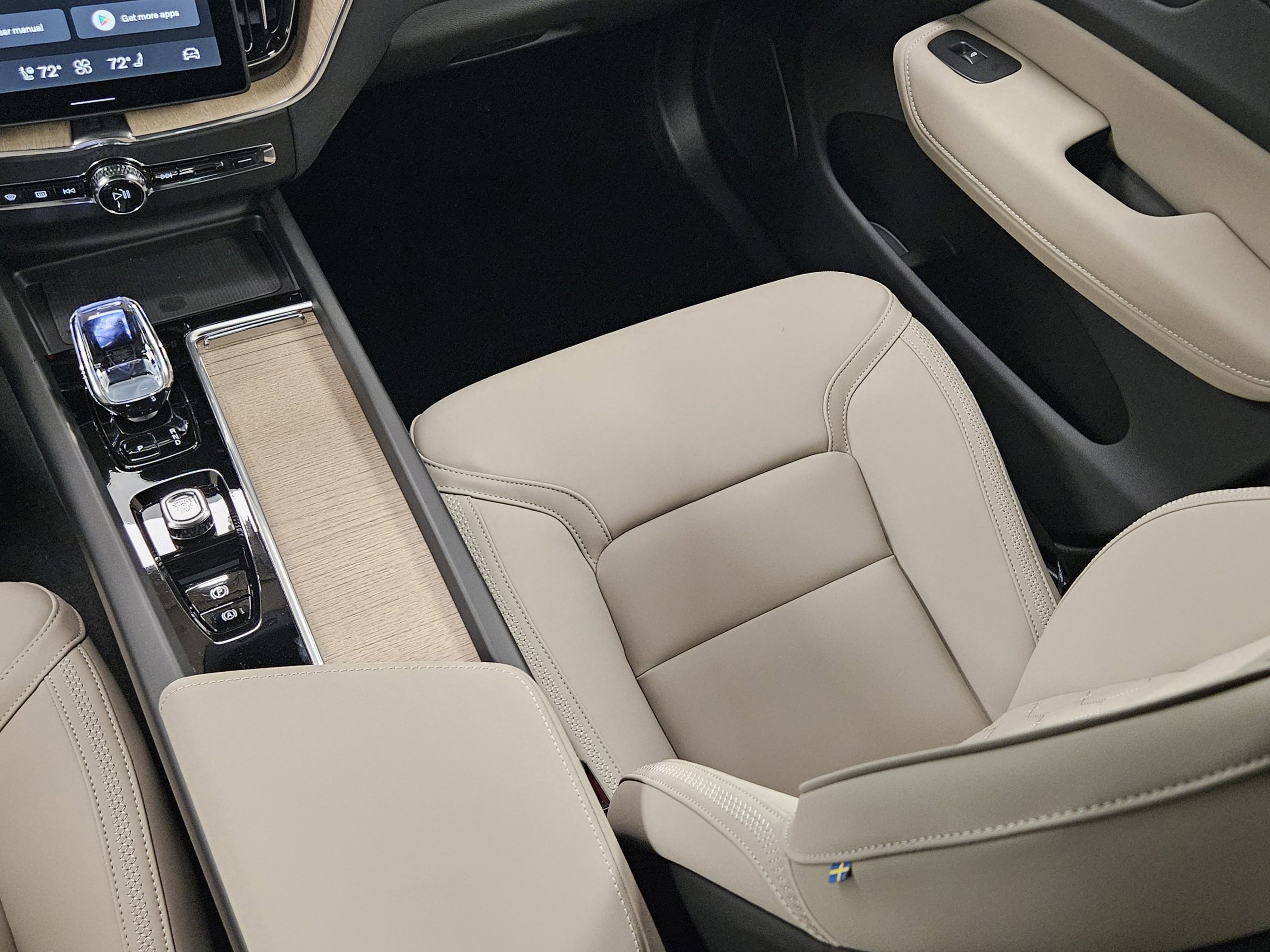 New 2026 Volvo XC60 B5 Core w/ Climate Package AWD/4WD image 17