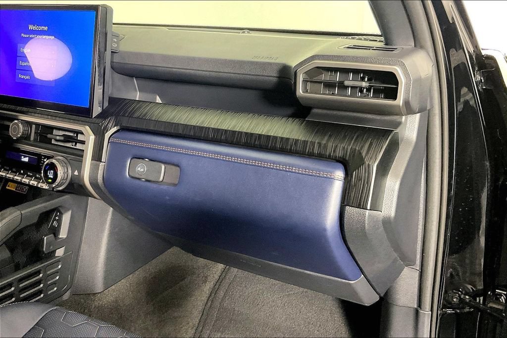 Used 2025 Toyota 4Runner Platinum AWD/4WD image 16