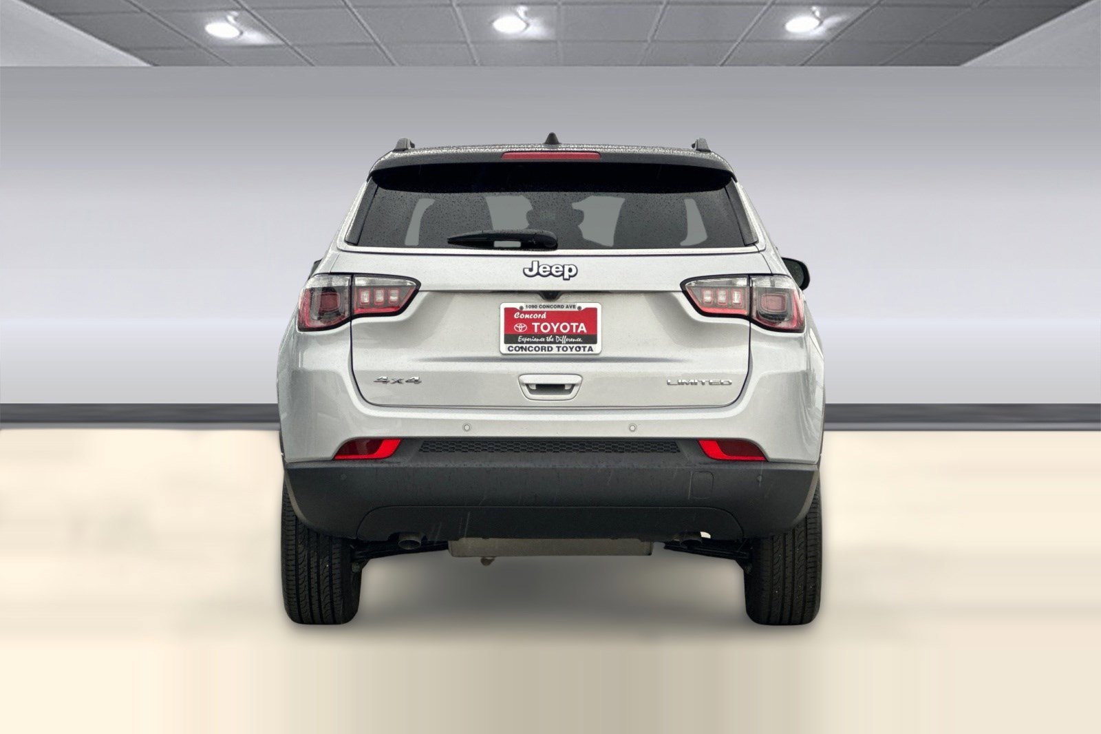 Used 2025 Jeep Compass Limited image 9