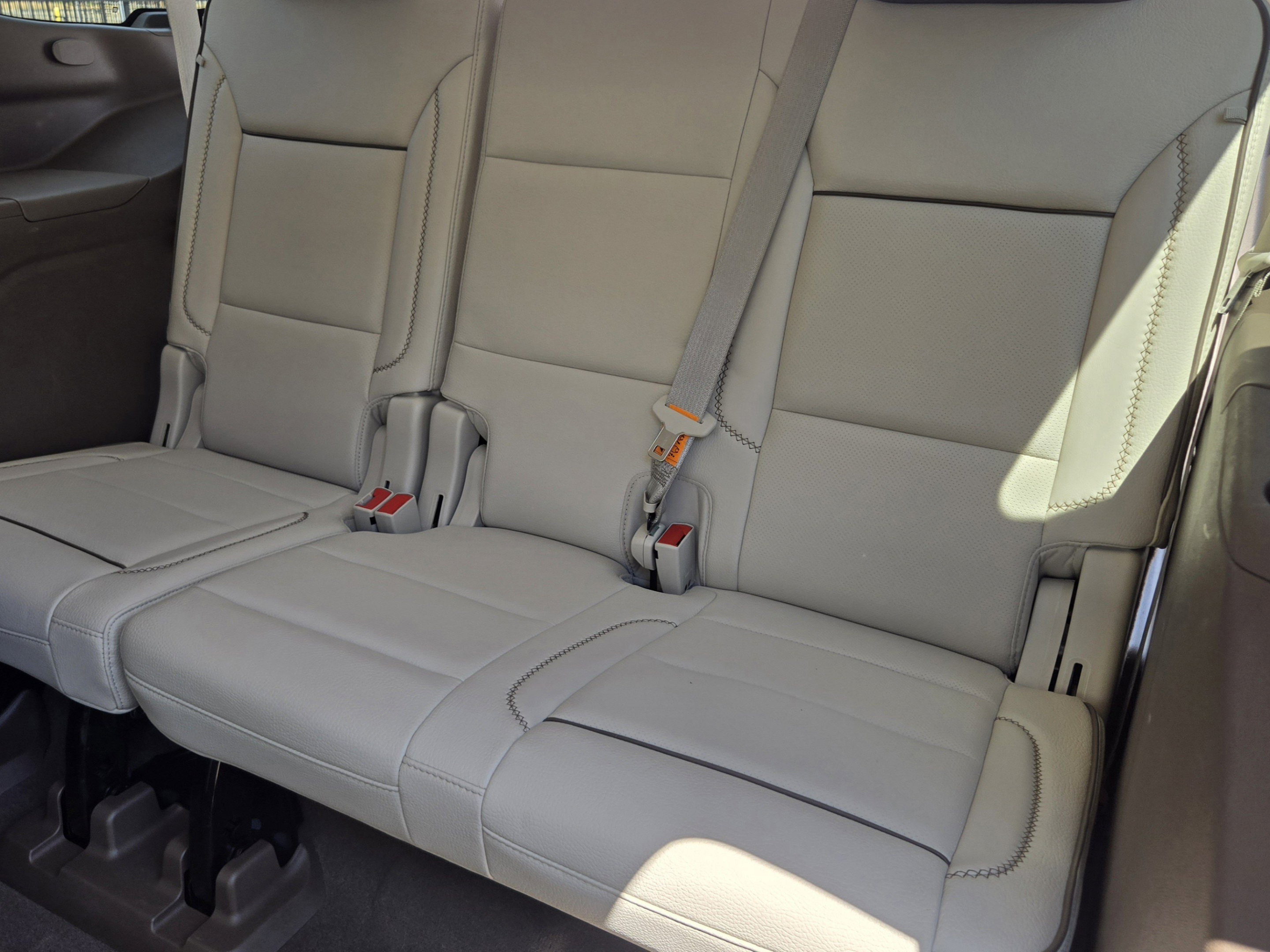 Used 2022 GMC Yukon Denali w/ Denali Premium Package AWD/4WD image 25