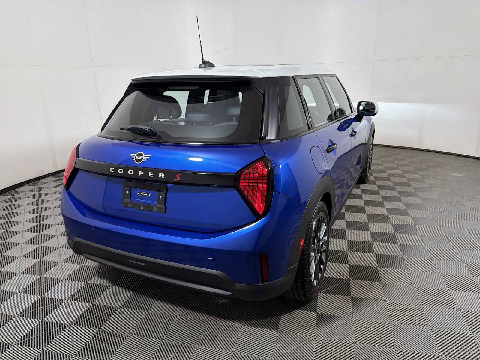 Certified 2025 MINI Cooper S image 6