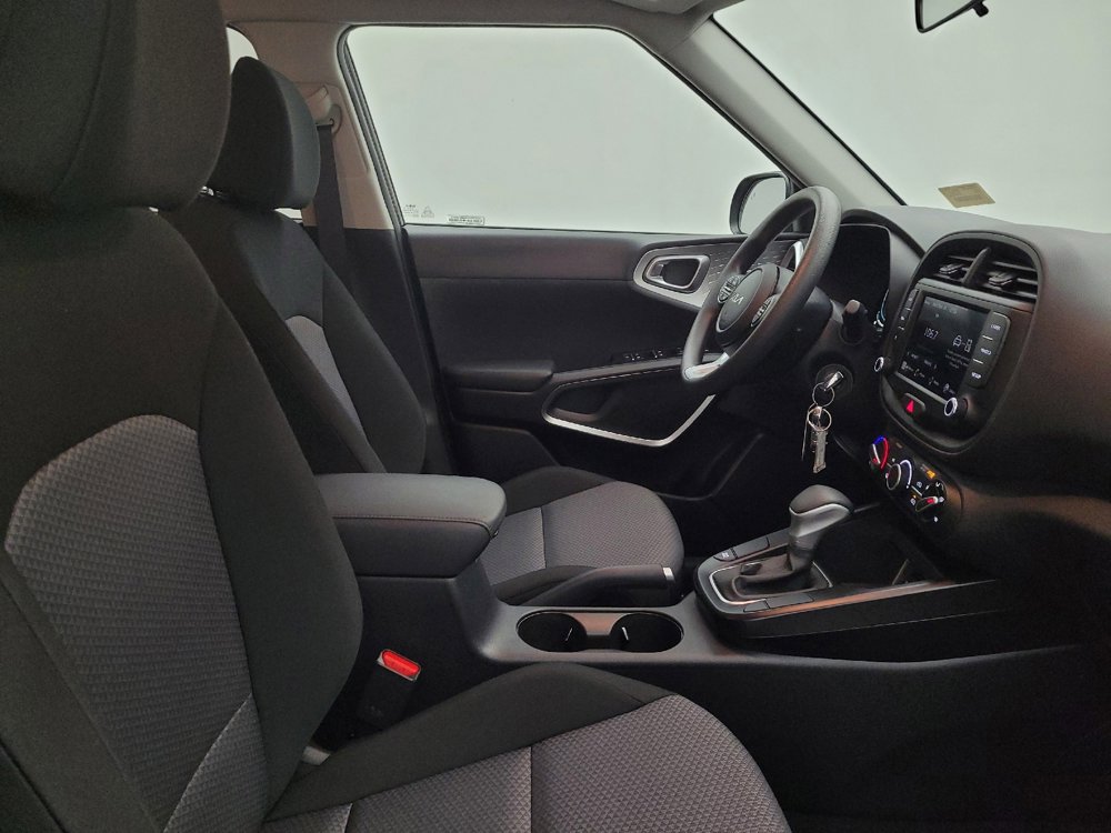 Used 2025 Kia Soul LX FWD image 21
