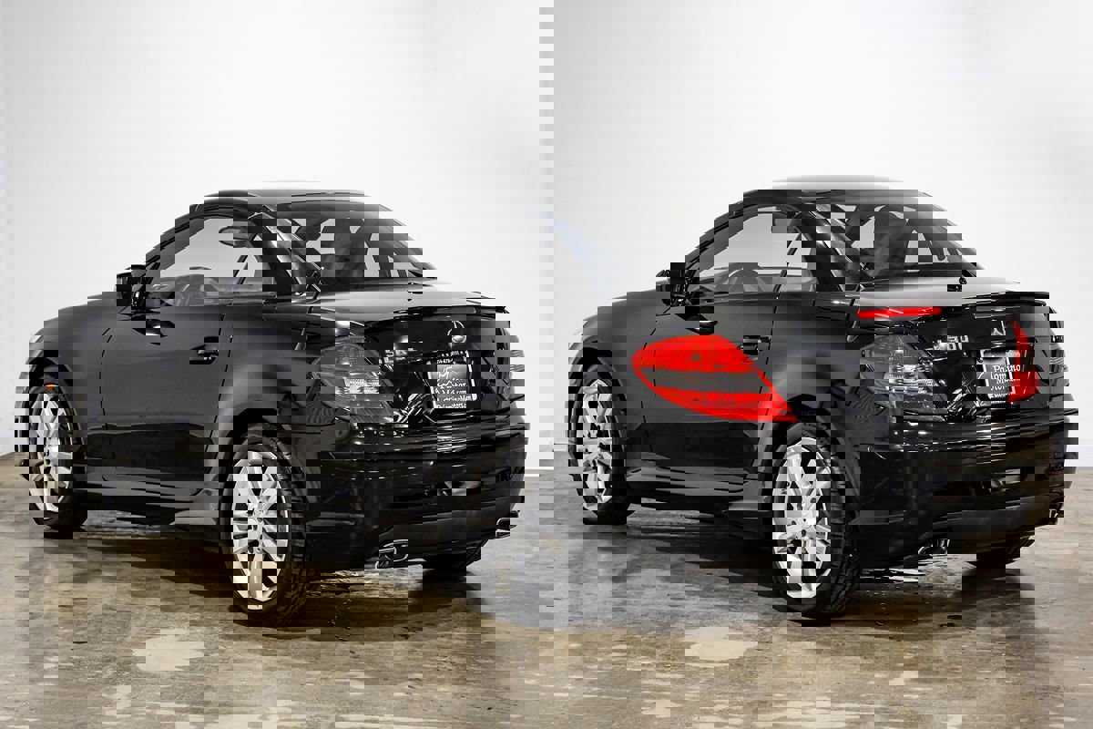 Used 2011 Mercedes-Benz SLK 300 image 15