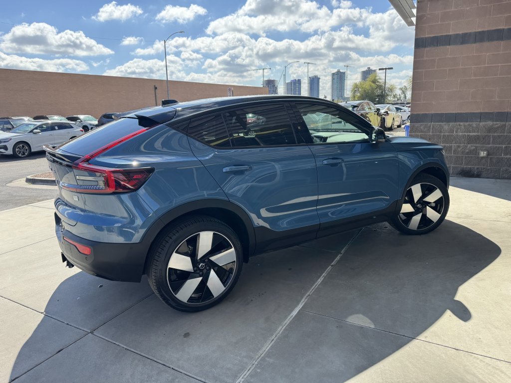 Used 2022 Volvo C40 P8 Recharge Ultimate image 3