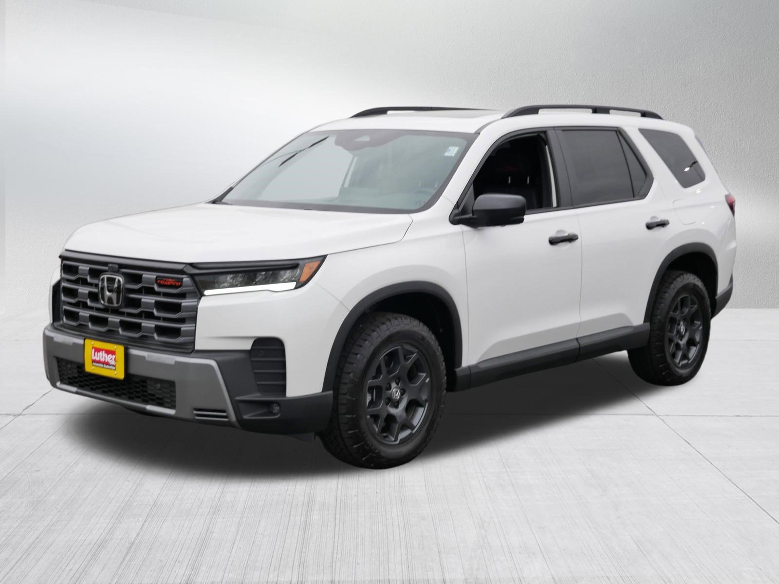 Used 2026 Honda Pilot TrailSport image 3