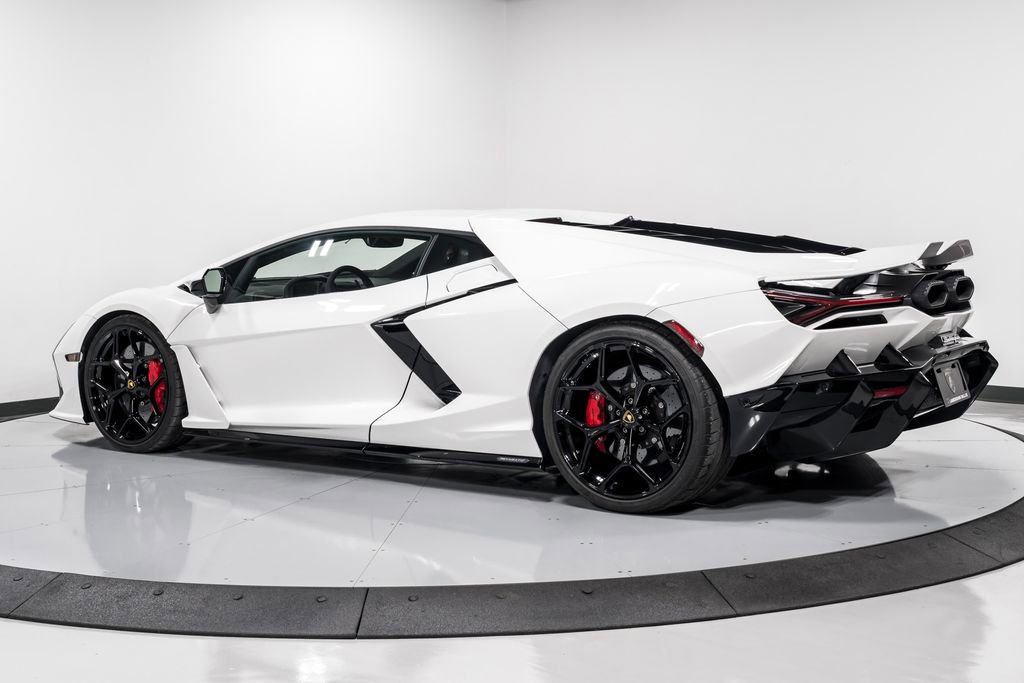 Used 2025 Lamborghini Revuelto image 5