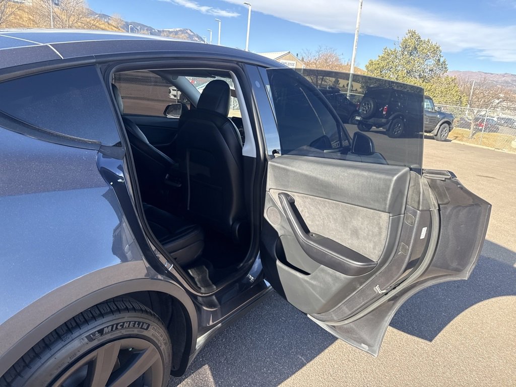 Used 2022 Tesla Model Y Long Range image 18