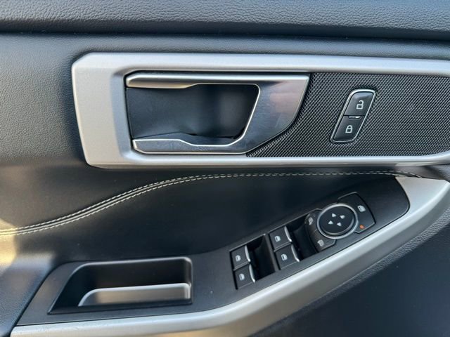 Certified 2022 Ford Explorer XLT w/ Equipment Group 202A image 9