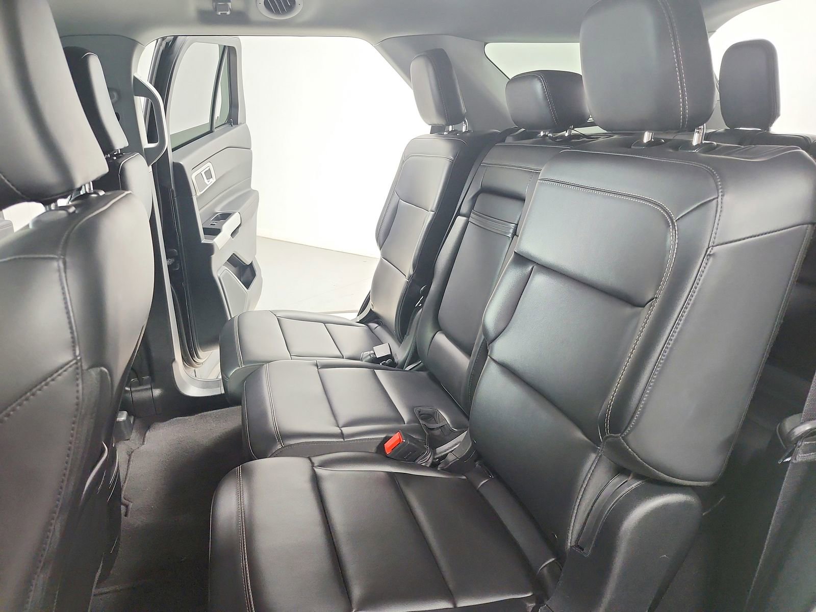 Used 2024 Ford Explorer XLT w/ Equipment Group 202A image 35