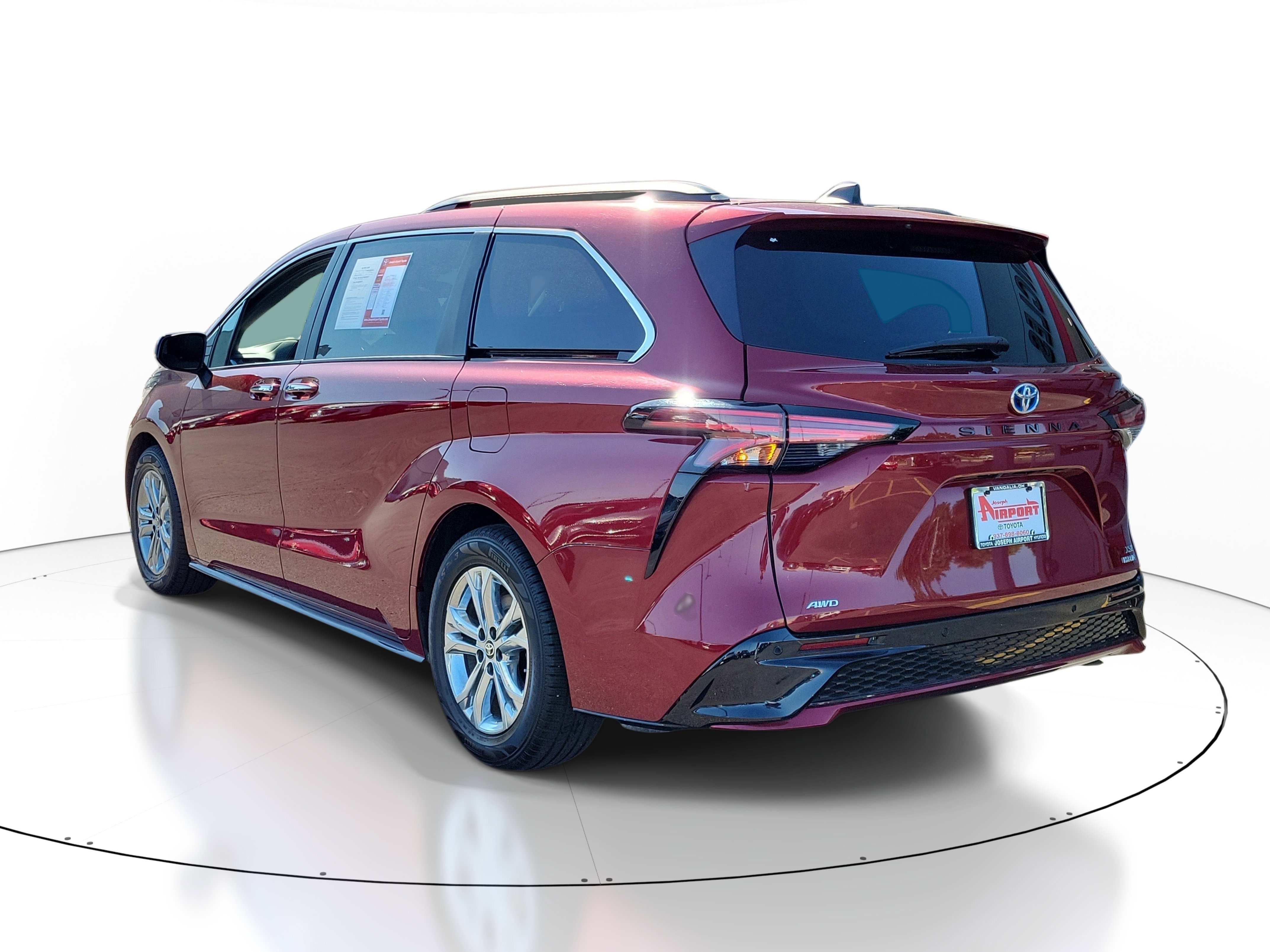 Used 2022 Toyota Sienna XSE w/ XSE Plus Package AWD/4WD image 3