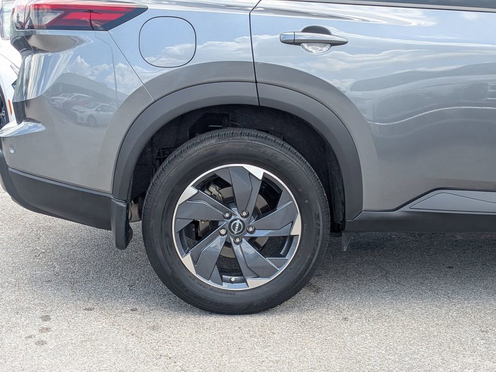 Used 2025 Nissan Rogue SV FWD image 11