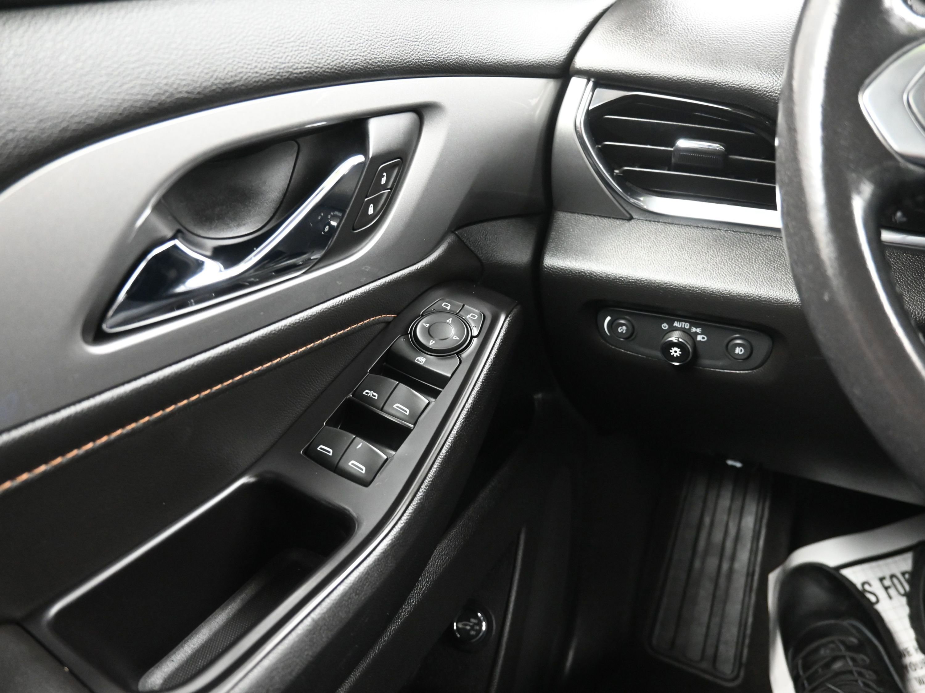 Used 2020 Chevrolet Traverse LT w/ LPO, Black Accent Package image 32