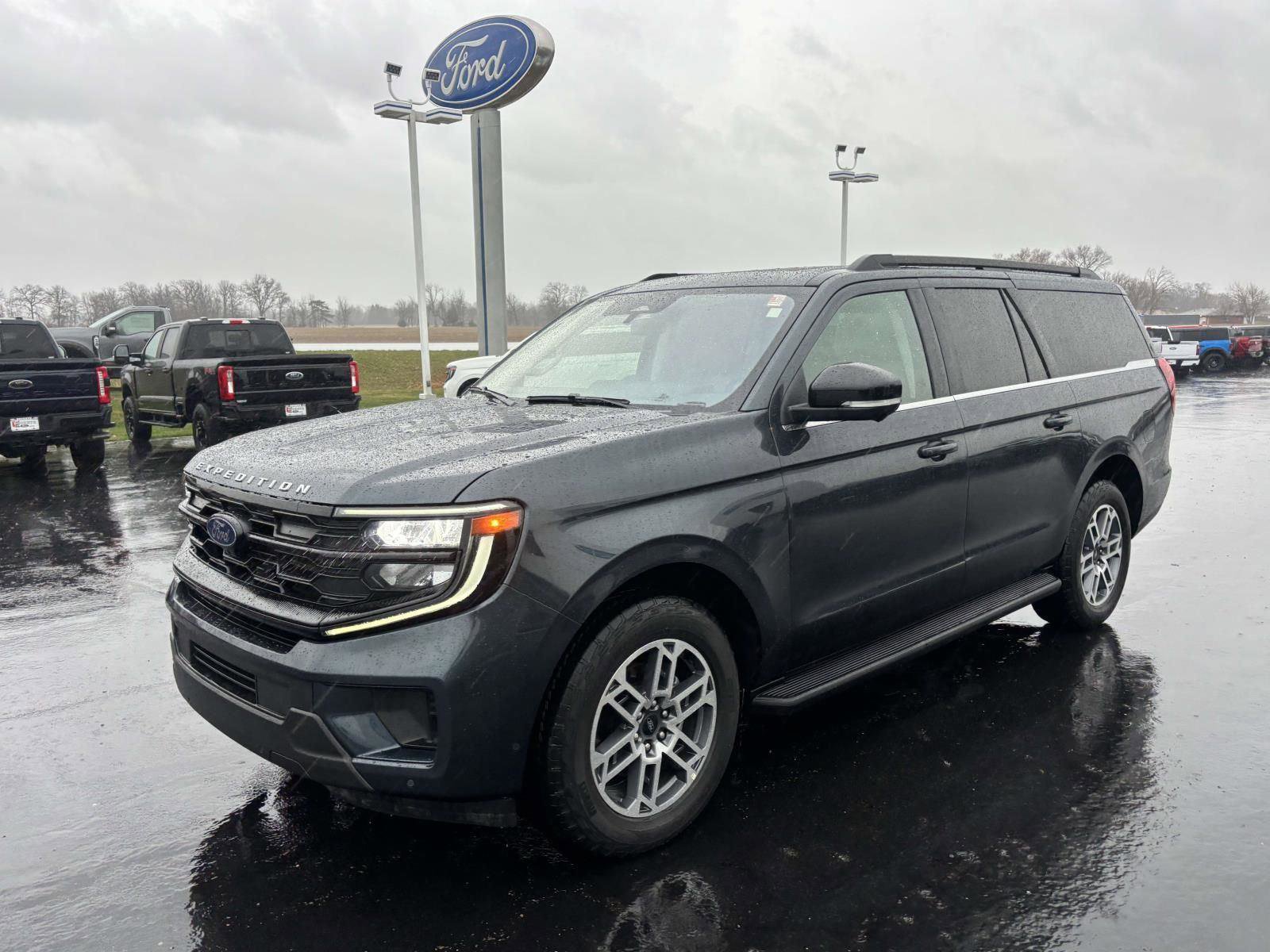 Used 2025 Ford Expedition Max Active AWD/4WD image 4