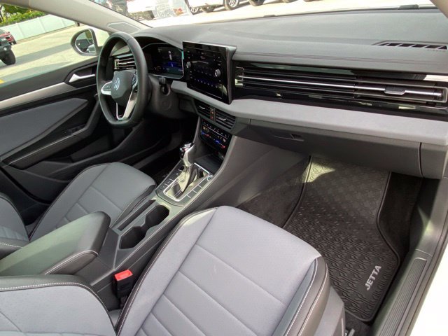 Used 2025 Volkswagen Jetta SE FWD image 22