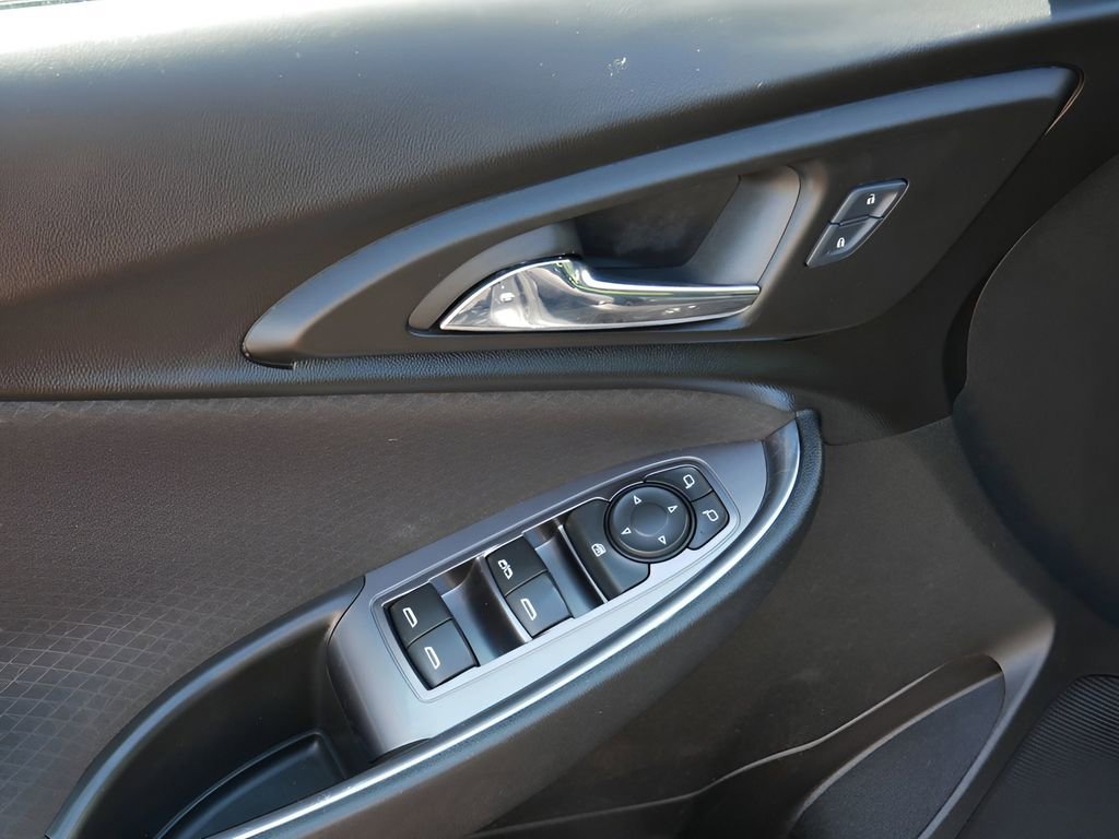 Used 2016 Chevrolet Malibu LT FWD image 16