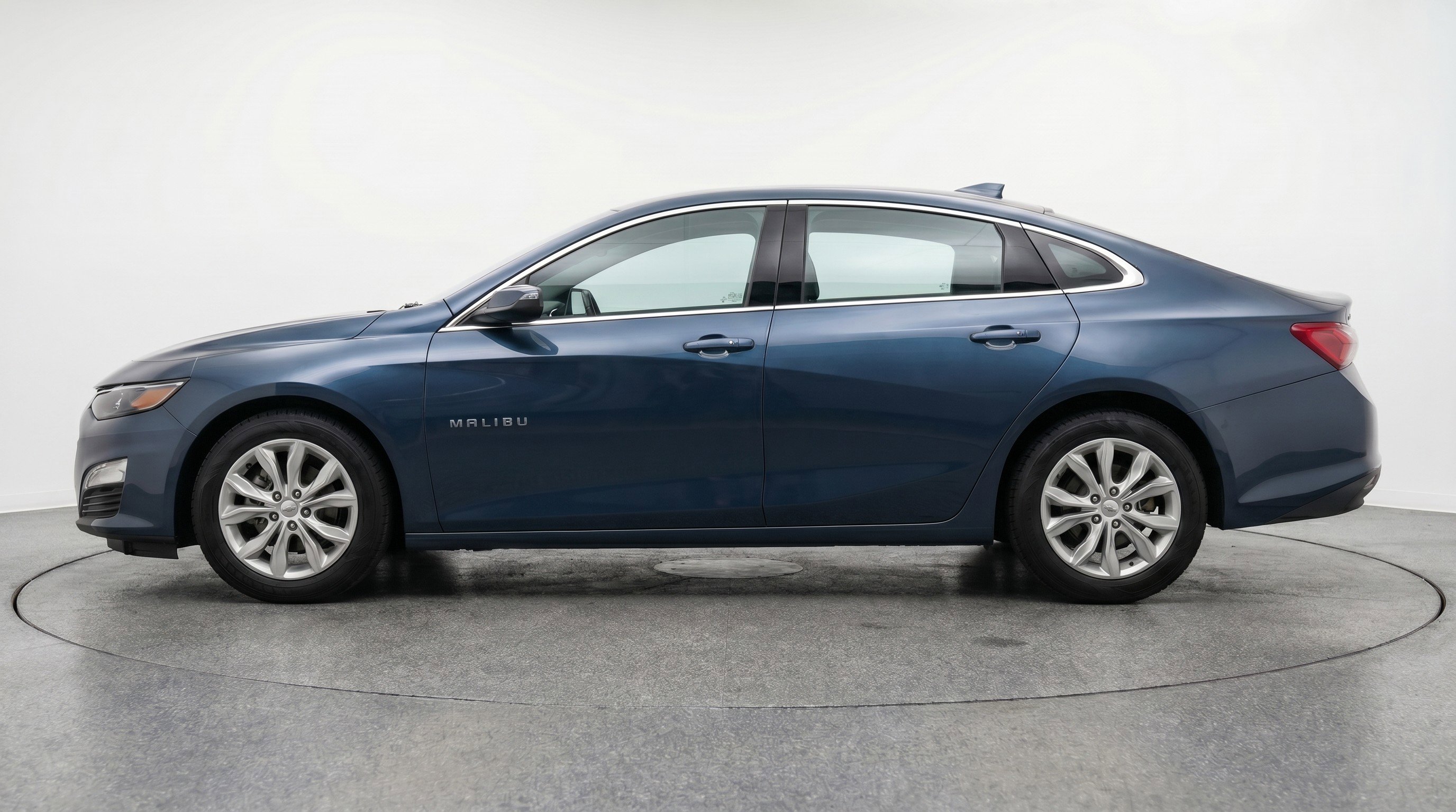 Used 2024 Chevrolet Malibu LT FWD image 5