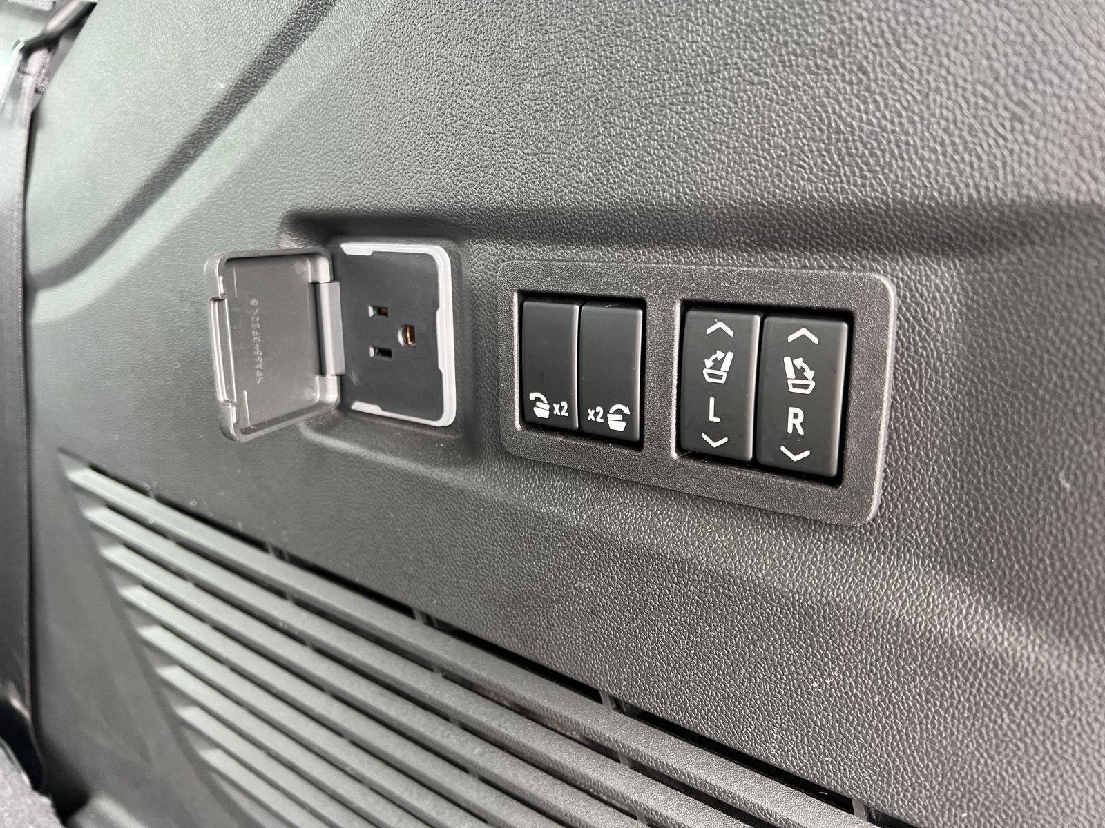 Used 2023 GMC Yukon Denali Ultimate AWD/4WD image 66